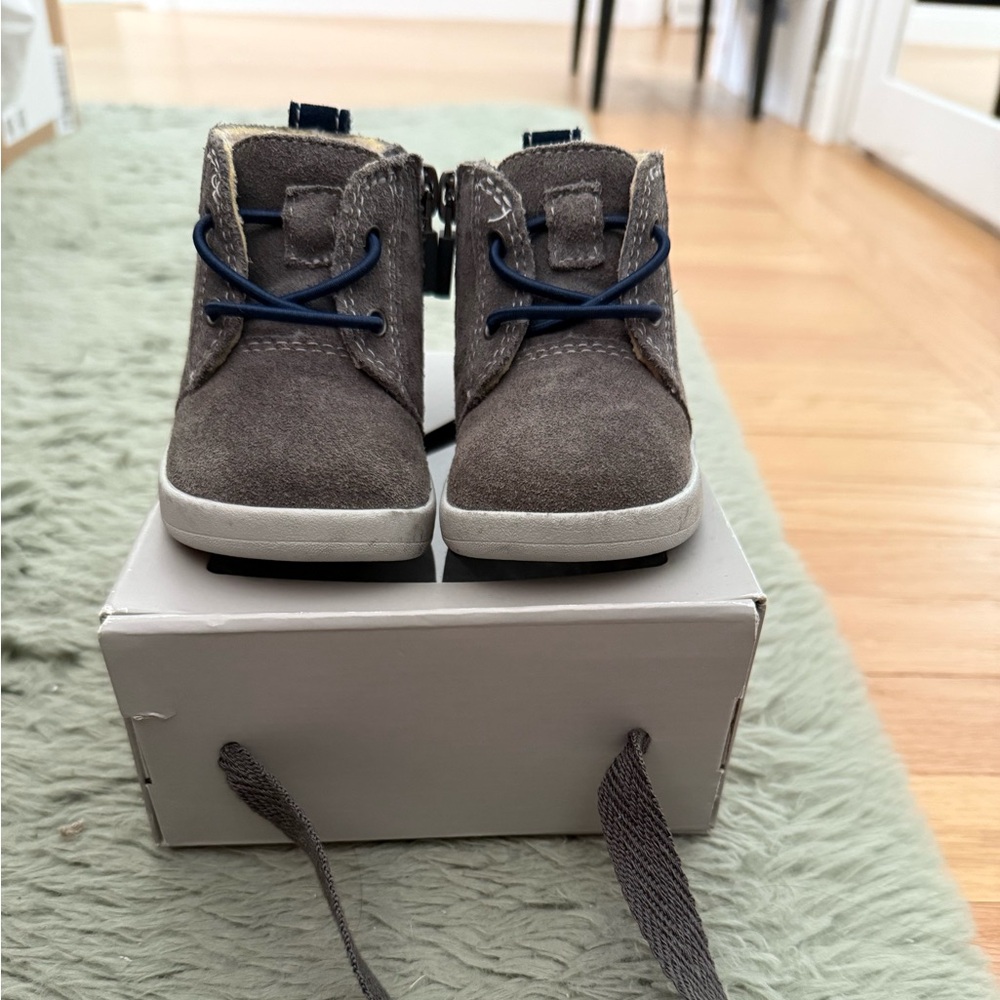 UGG Unisex-Baby Kristjan Chukka Boot
